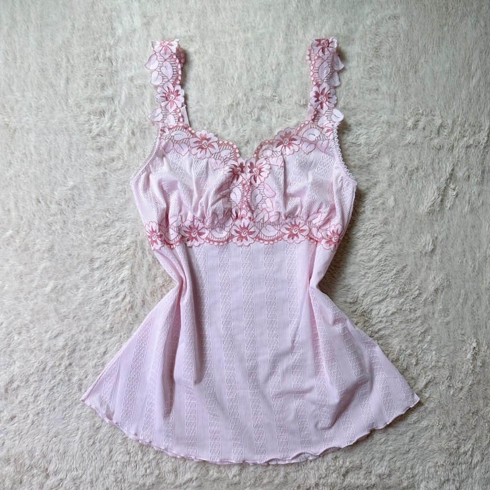 NWT 2000s baby pink hibiscus cami top